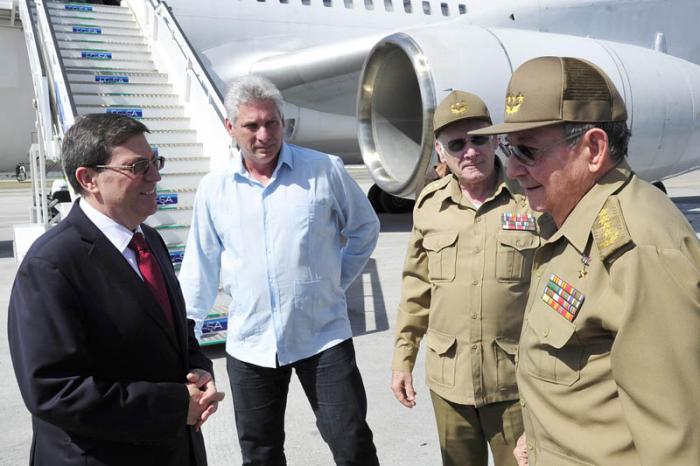 Regreso de Raúl tras Cumbre de las Américas 01 Regreso de Raúl tras Cumbre de las Américas 01