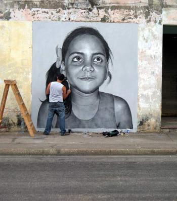 Mural con rostro de niños