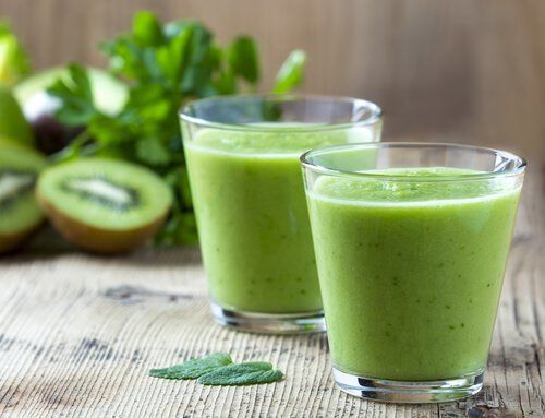Jugo de kiwi, espinaca y lechuga