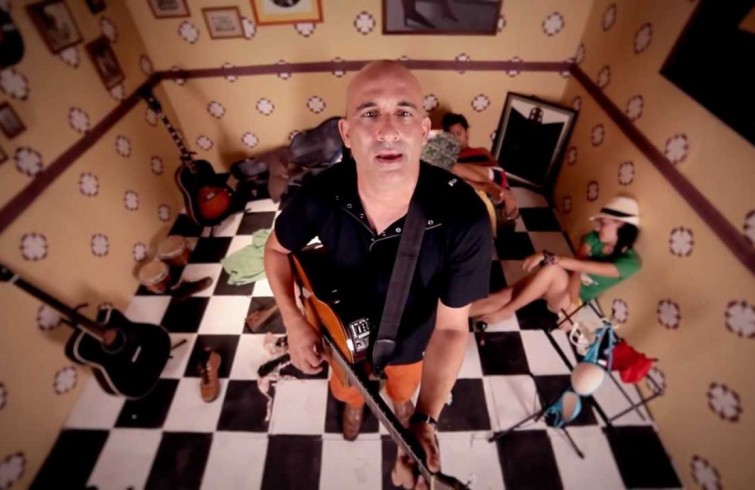 Tras las Siluetas de Erick Sánchez