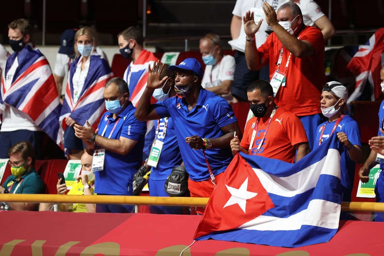 Apoyo de la delegación cubana en las gradas a sus deportistas