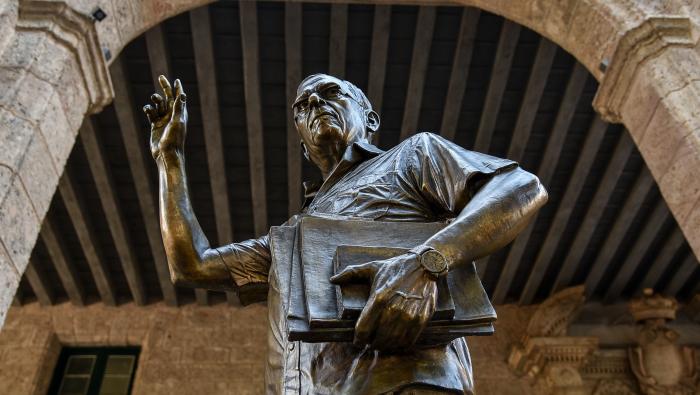 Escultura de Eusebio Leal en Bronce, Habana Vieja