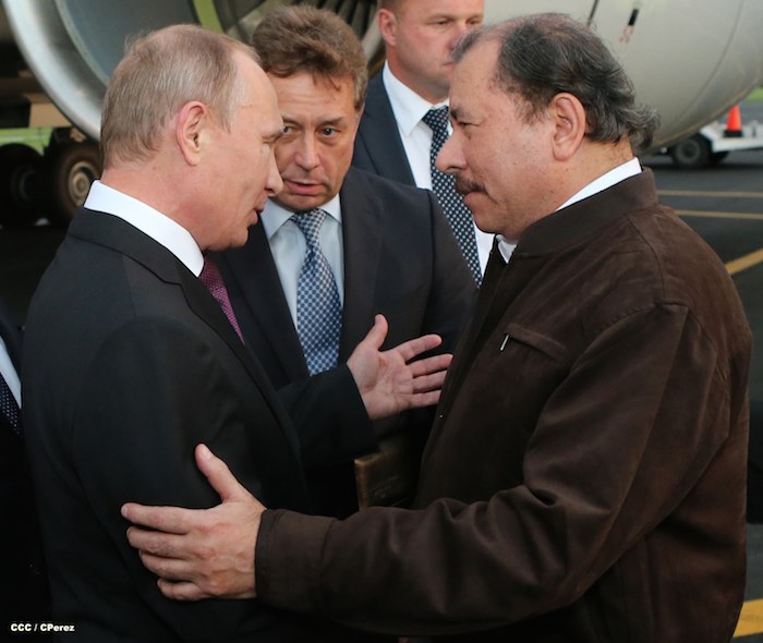 Vladimir Putin es recibido por Daniel Ortega en el aeropuerto de Managua Vladimir Putin es recibido por Daniel Ortega en el aeropuerto de Managua