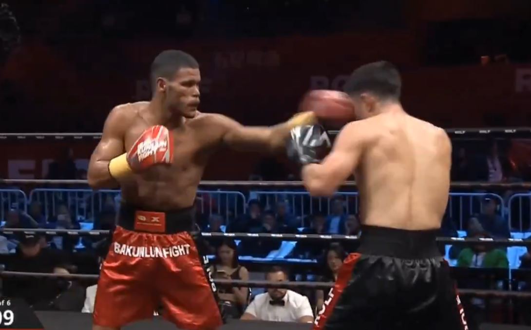 El cienfueguero Erislandy Álvarez (izq.) llegó a cuatro triunfos como profesional. Foto: IBA El cienfueguero Erislandy Álvarez (izq.) llegó a cuatro triunfos como profesional. Foto: IBA