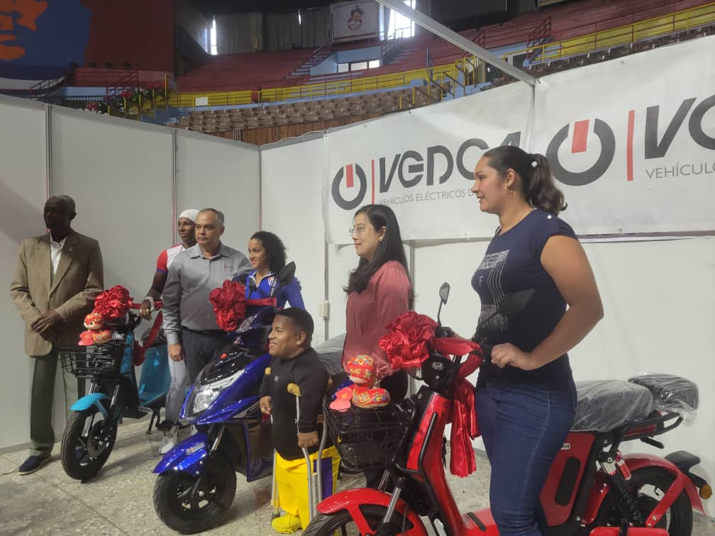 Reconocimiento a campeones cubanos: un regalo desde China.