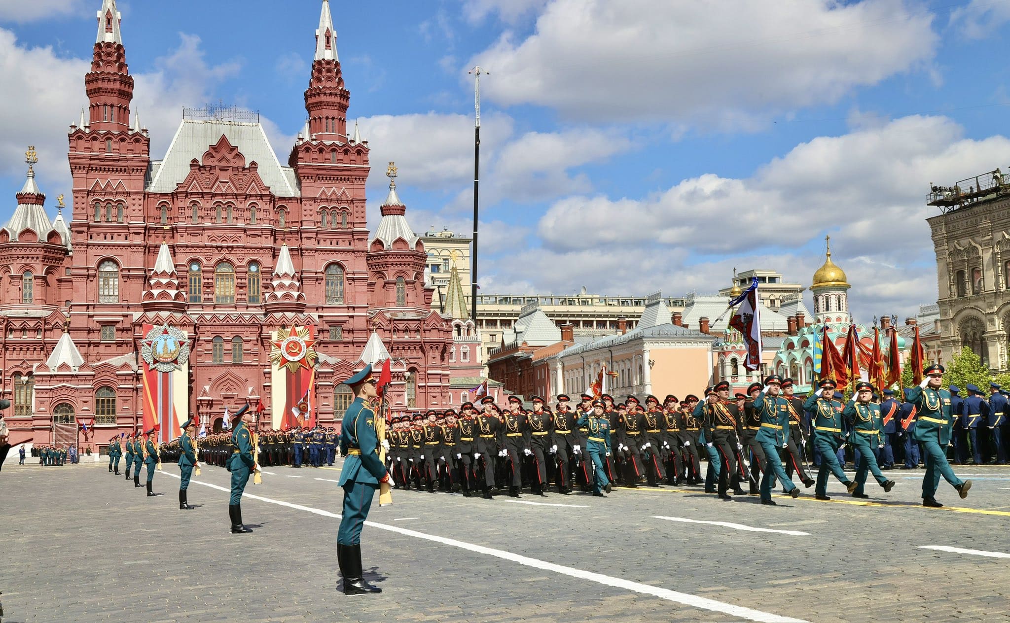 Gran desfile en Rusia conmemora el 80 aniversario de la victoria sobre el nazismo.