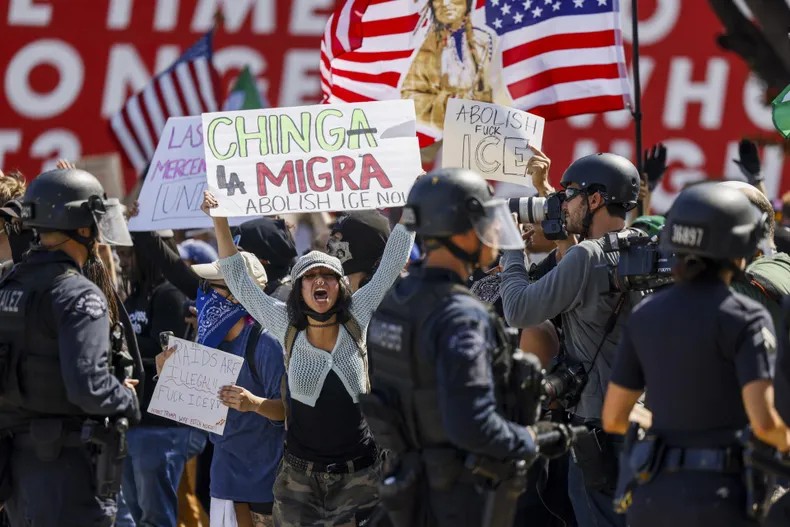 Protestas en Los Ángeles contra redadas enfurecen a Trump
