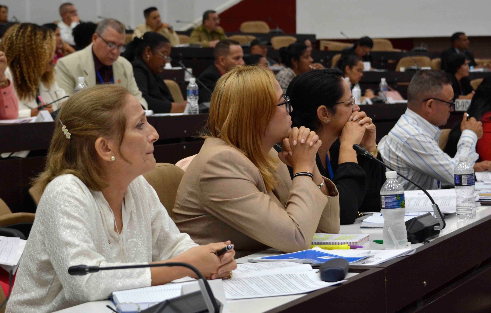 Continuidad de las comisiones a la Asamblea