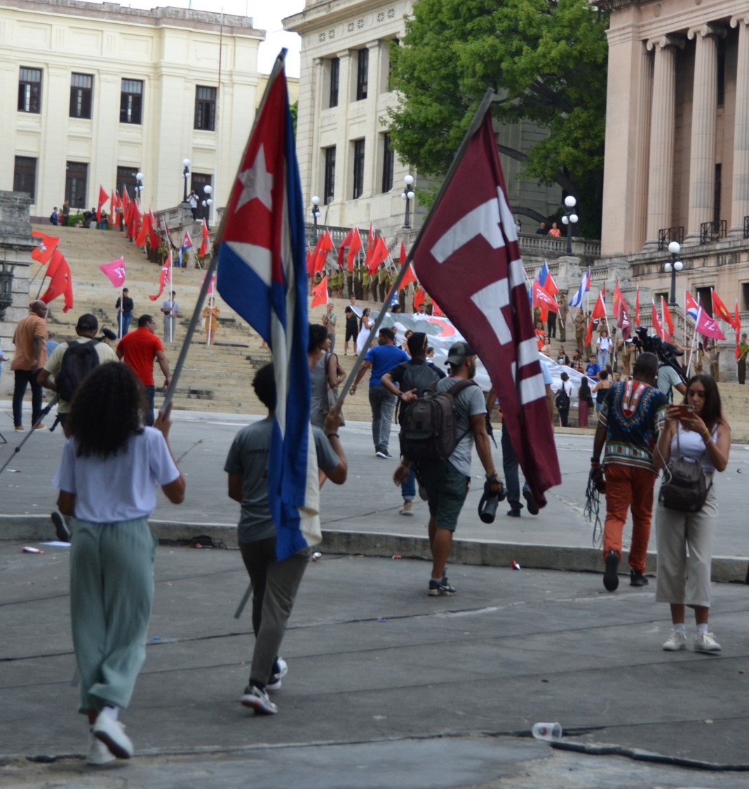 Jóvenes de Cuba recordaron el ingreso de Fidel a la Universidad de La Habana en la carrera de Derecho. Fotos: Sheila Moten / Cubahora