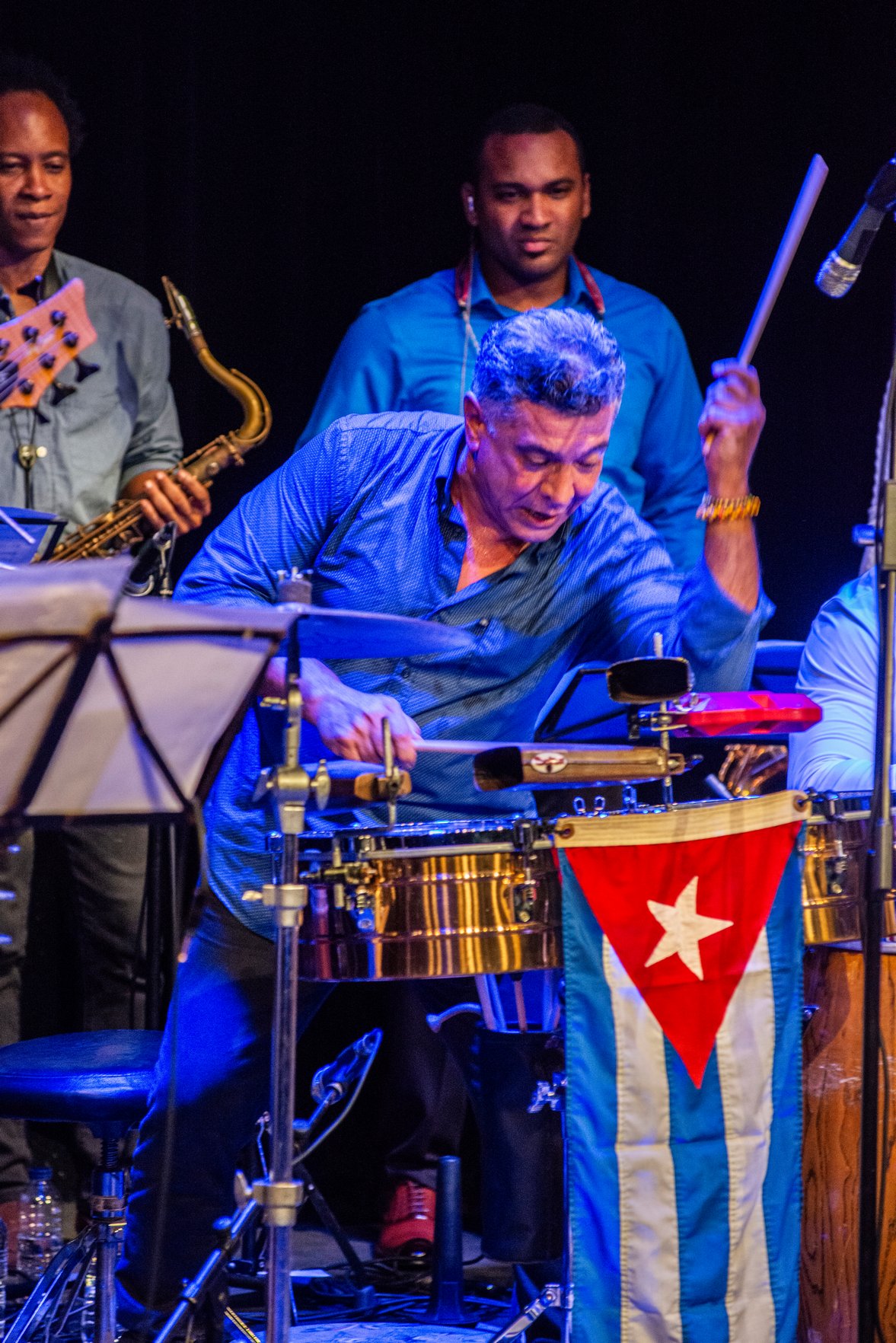 Olokun dio permiso a una quena y un piano.