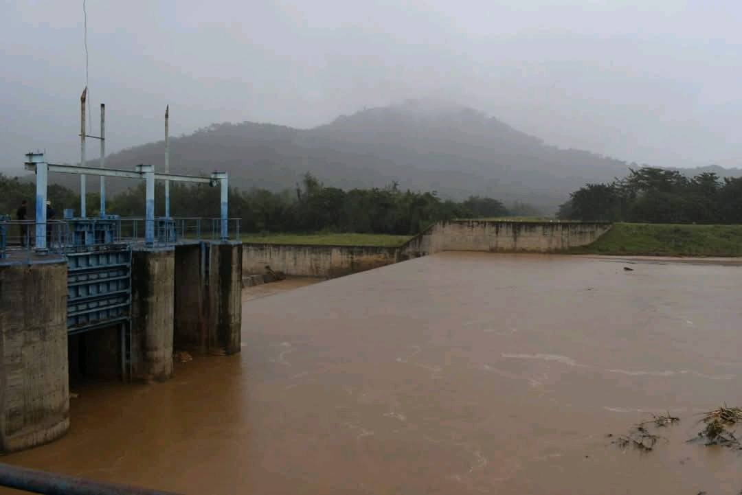 La Derivadora Yao, en el río homónimo, provincia de Granma. Foto: Tomada del Instituto Nacional de Recursos Hidráulicos (Facebook)