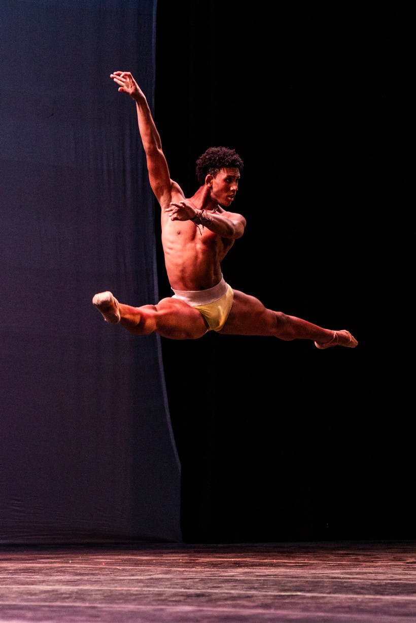 El Ballet Nacional de Cuba ilumina la Sala Avellaneda en homenaje a Fidel