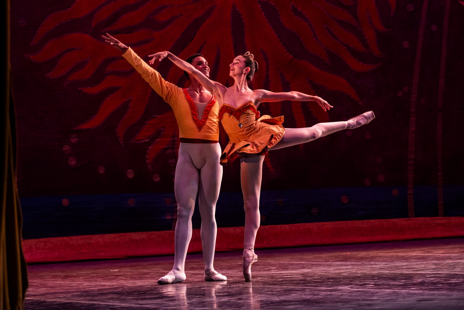 El Ballet Nacional de Cuba ilumina la Sala Avellaneda en homenaje a Fidel