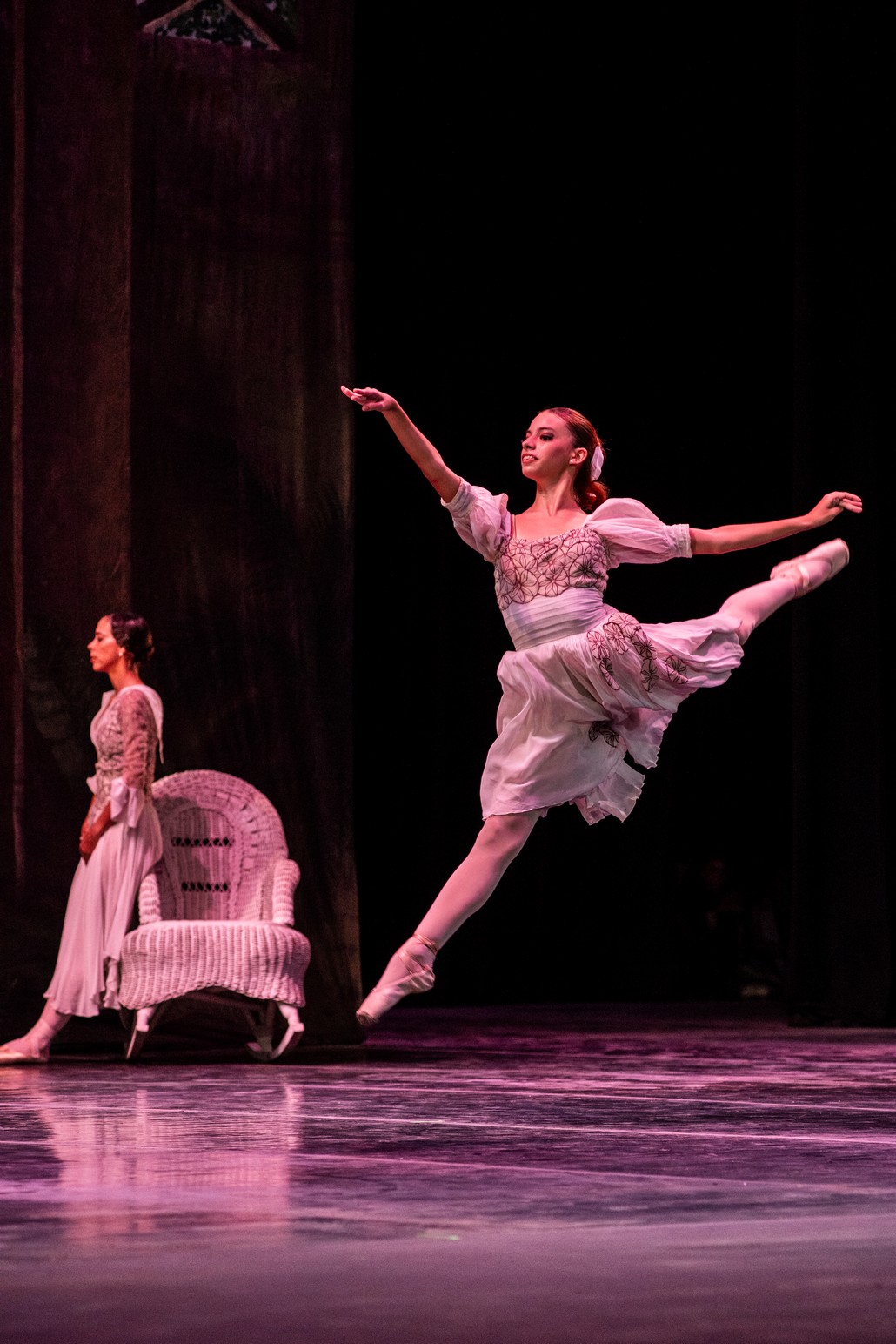 El Ballet Nacional de Cuba ilumina la Sala Avellaneda en homenaje a Fidel